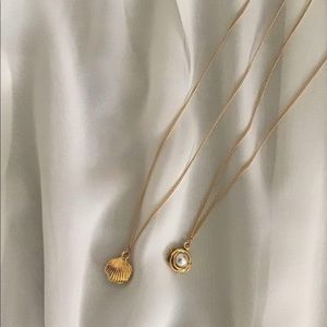 Dainty pearl necklace